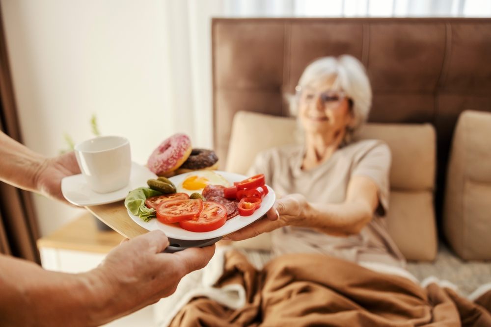 When to Consider a Senior Meal Program to Support Aging Loved Ones